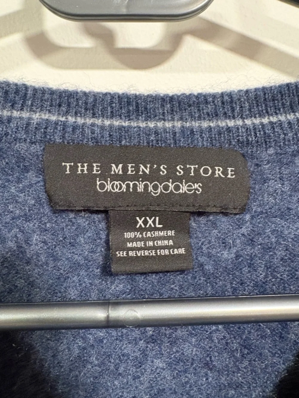 Bloomingdale's Men's Heathered Navy V-Neck Sweater